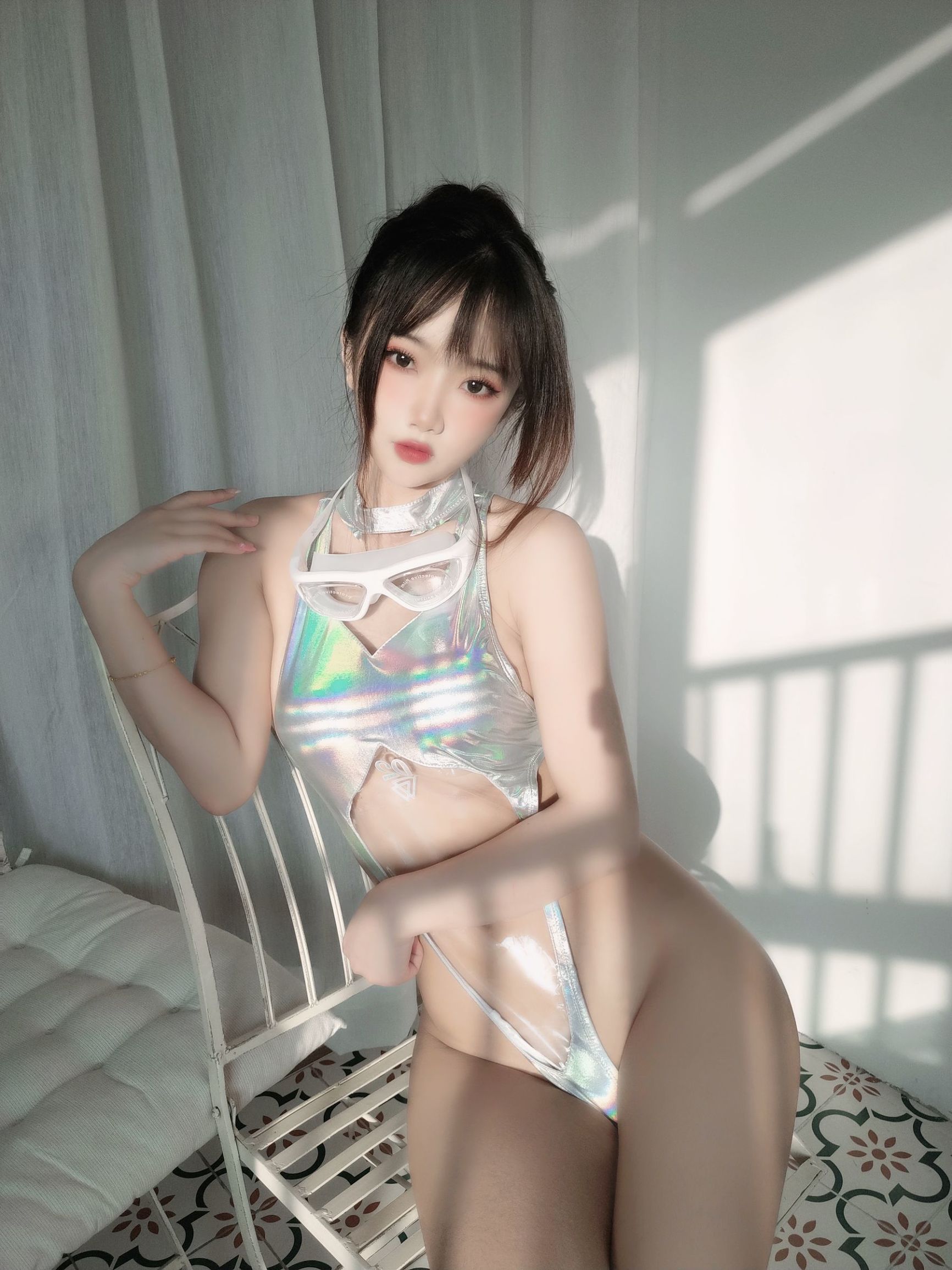 [网红COSER]白嫩美少女鬼畜瑶镭射竞泳插图8
